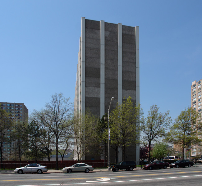 Court Tower Apartments in Newark, NJ - Building Photo - Building Photo