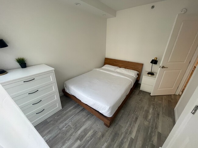 433 W 53rd St in New York, NY - Building Photo - Building Photo