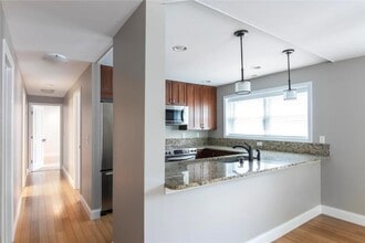 610 Forest in Clayton, MO - Building Photo - Building Photo