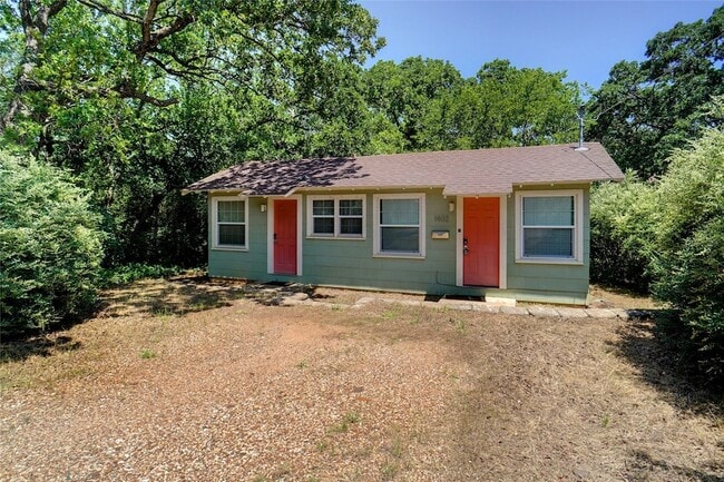 1402 W Congress St in Denton, TX - Building Photo - Building Photo