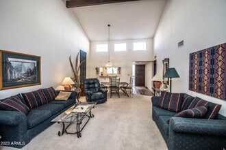 7631 E Sandalwood Dr in Scottsdale, AZ - Building Photo - Building Photo