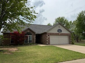 1813 SW Pine Ave in Bentonville, AR - Building Photo - Building Photo