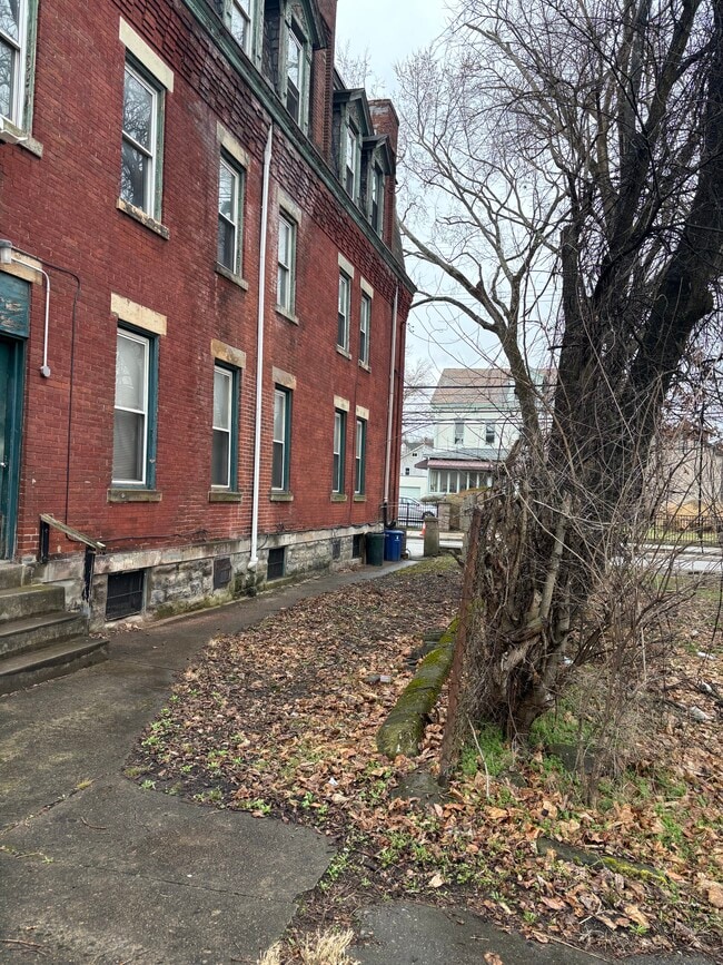 1549 Lowrie St, Unit #1 in Pittsburgh, PA - Building Photo - Building Photo