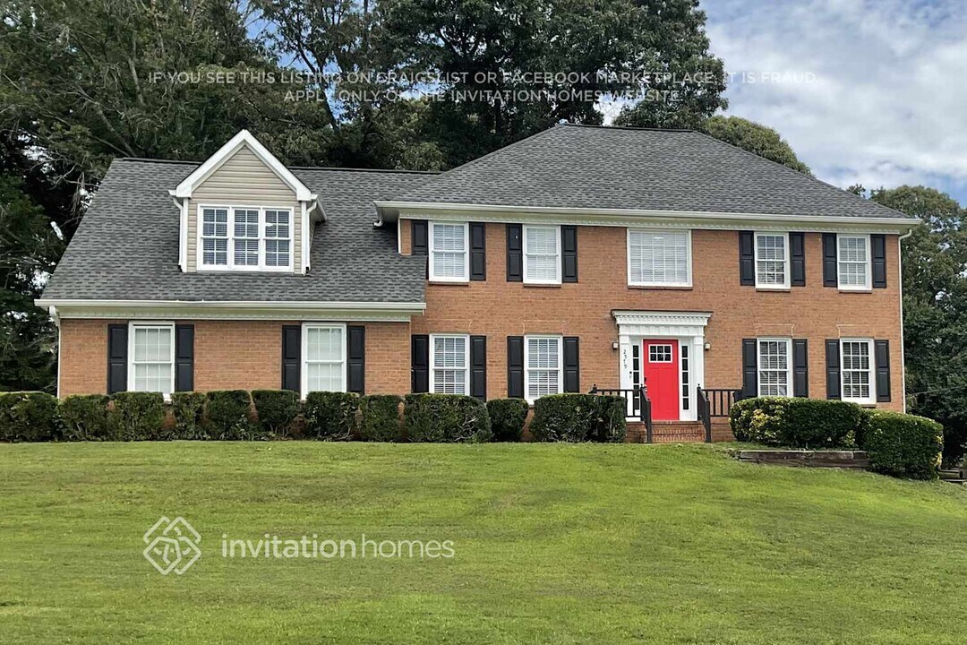 2579 Hickory Cove SW in Lilburn, GA - Building Photo