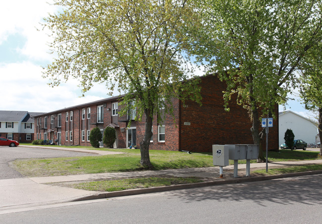 Craig Court Apartments in Eau Claire, WI - Building Photo - Building Photo