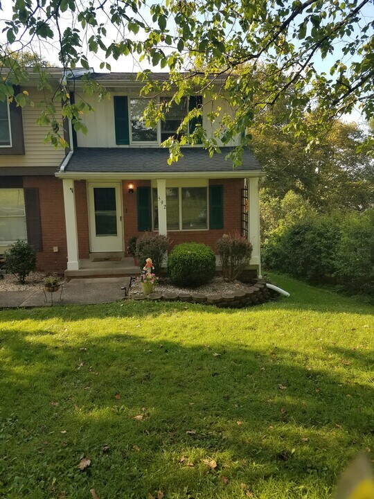 592 Peach View Ln in Duncansville, PA - Building Photo