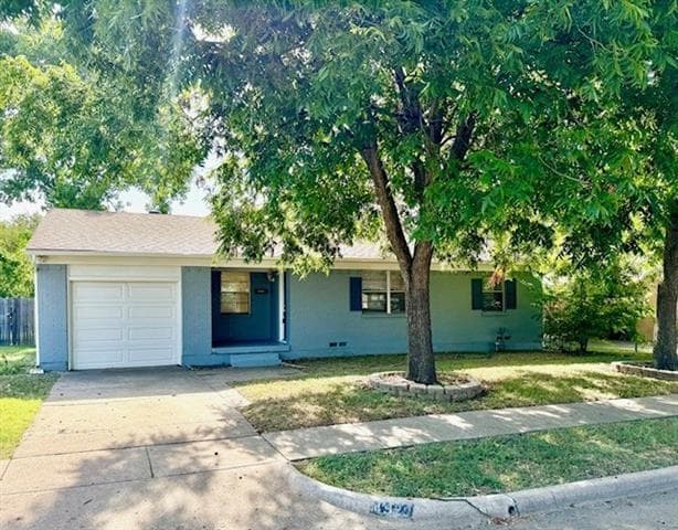 property at 4920 Susan Lee Ln
