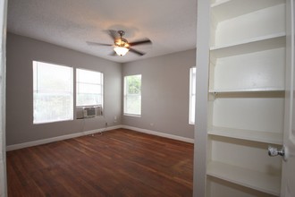 430 Natalen Ave in San Antonio, TX - Building Photo - Building Photo