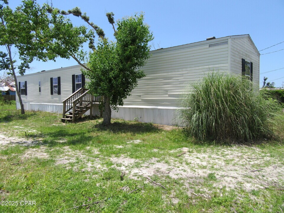 7506 Harvey St in Panama City, FL - Building Photo