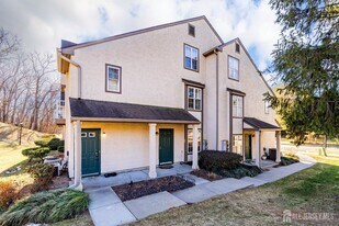 1208 Commons at Kingswood Dr in East Brunswick, NJ - Building Photo