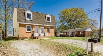 1511 Sunnyside Ave in Hopewell, VA - Building Photo