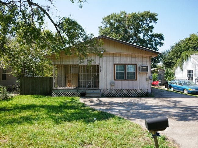6124 Goforth St in Houston, TX - Building Photo - Building Photo