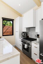 1006 S Bundy Dr in Los Angeles, CA - Building Photo - Building Photo