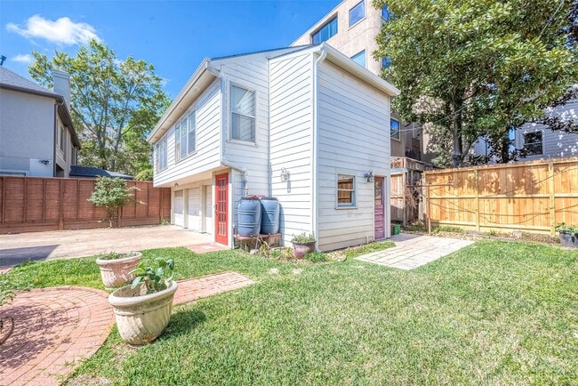 1558 1/2 Castle Ct in Houston, TX - Building Photo - Building Photo