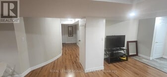 83 Sleepy Hollow Pl in Whitby, ON - Building Photo