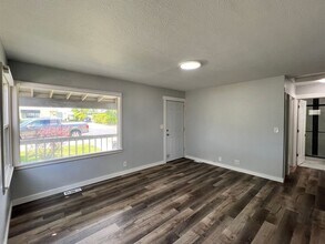 1107 W Gem Ave in Moses Lake, WA - Building Photo - Building Photo
