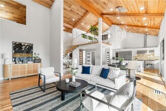 8566 Hollywood Blvd in Los Angeles, CA - Foto de edificio - Building Photo