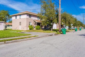 Little River Terrace in Miami, FL - Foto de edificio - Building Photo