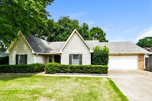 8400 Chimneyrock Blvd. in Memphis, TN - Building Photo
