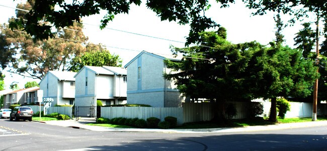 1220 Pine Creek Way in Concord, CA - Building Photo - Building Photo