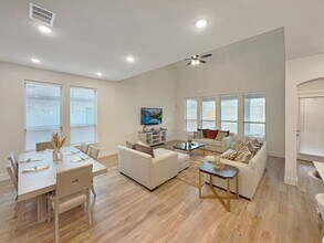 722 Quemada Rnch in San Antonio, TX - Building Photo - Building Photo