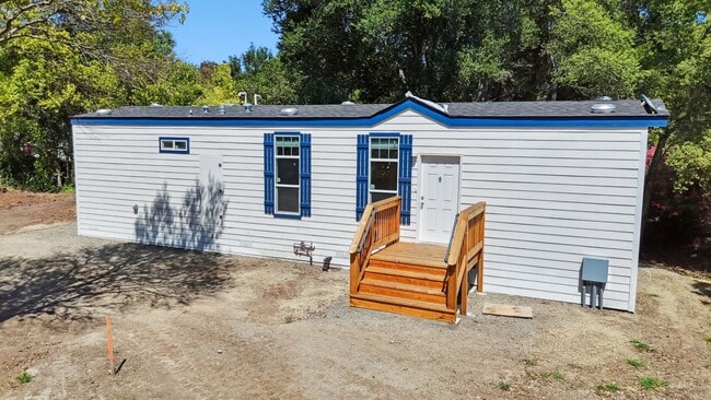 2291 Guerneville Rd in Santa Rosa, CA - Building Photo - Building Photo