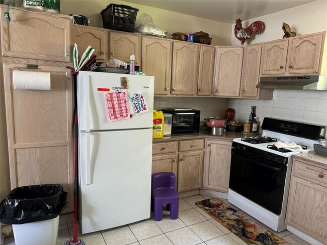 138-03 82nd Dr, Unit 201 in Queens, NY - Building Photo - Building Photo