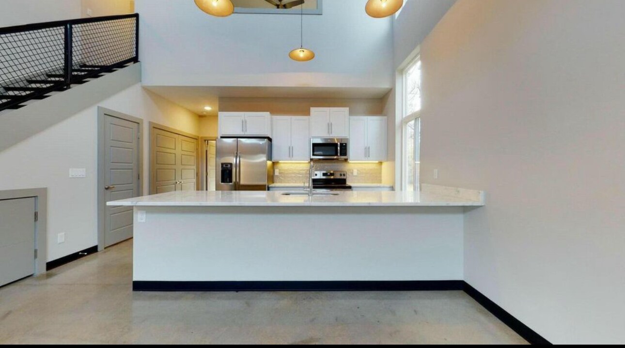716 Burnett Farm Ln in Louisville, KY - Building Photo