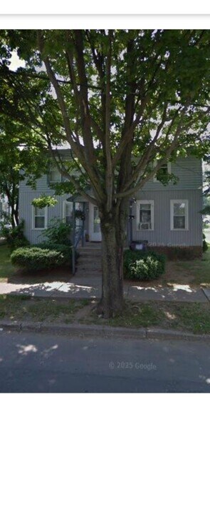 58 Cherry St, Unit 58A in Glens Falls, NY - Foto de edificio