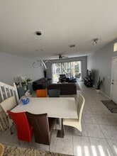 1011 Woodfield Rd in Greenacres, FL - Building Photo - Building Photo