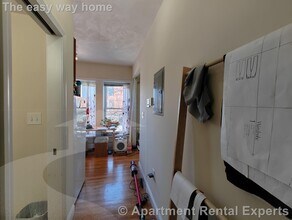 1056 Cambridge St in Cambridge, MA - Foto de edificio - Building Photo