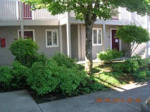 Witherspoon Court Apartments in Cottage Grove, OR - Building Photo - Building Photo