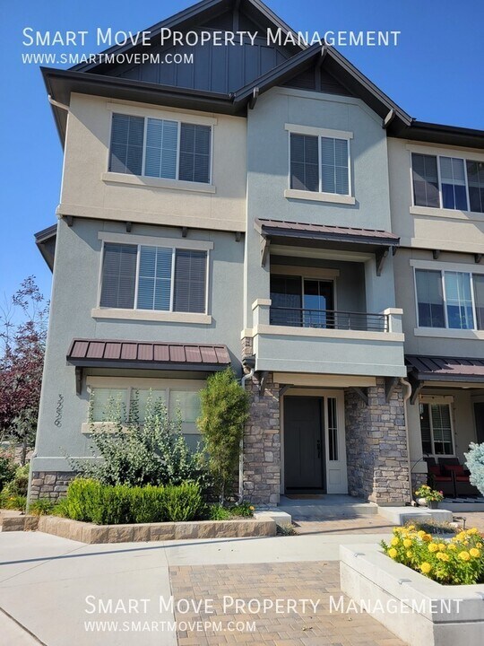 3256 E Thoroughbred Ln in Boise, ID - Building Photo