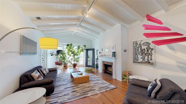 725 NE 73rd St in Miami, FL - Building Photo - Building Photo