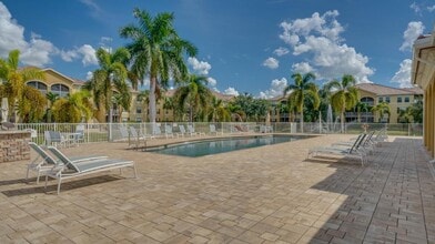 4127 Residence Drive in Ft. Myers, FL - Building Photo - Building Photo
