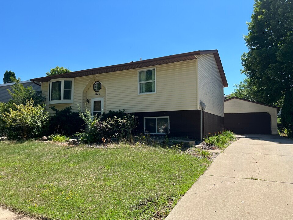 1840 48th St NW in Rochester, MN - Building Photo