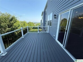 1047 Turnstone Dr in Fogelsville, PA - Building Photo - Building Photo