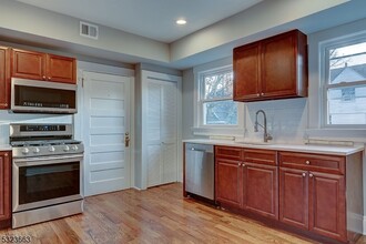 53 Forest St in Montclair, NJ - Building Photo - Building Photo