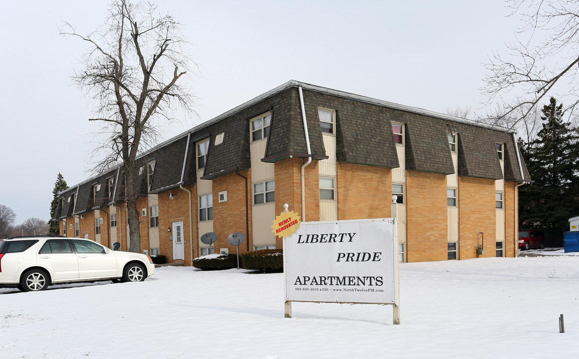 Green Acres in Youngstown, OH - Building Photo