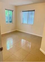 3031 Center St in Miami, FL - Building Photo - Building Photo