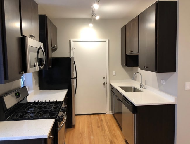 3217 W Cullom Ave in Chicago, IL - Foto de edificio - Building Photo