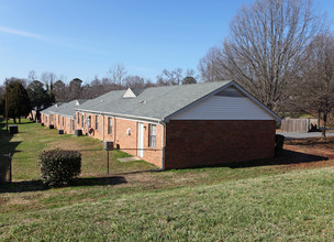 Royal Orleans Apartments in Charlotte, NC - Building Photo - Building Photo