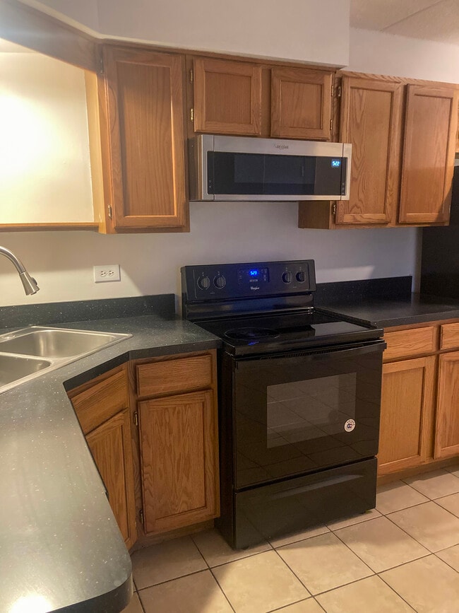 513 Timber Ridge Dr in Carol Stream, IL - Building Photo - Building Photo