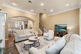 9125 Harbor Hills Dr in Houston, TX - Building Photo - Building Photo