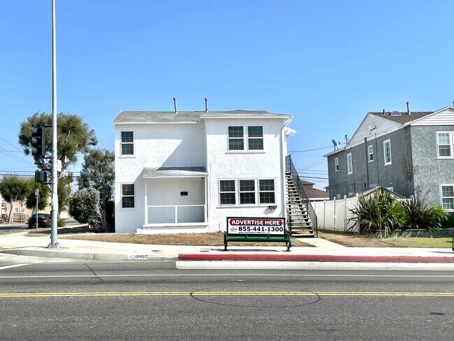 10402 S Van Ness Ave in Los Angeles, CA - Foto de edificio - Building Photo