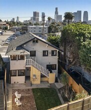 211 1/2 S Burlington Ave in Los Angeles, CA - Foto de edificio - Building Photo