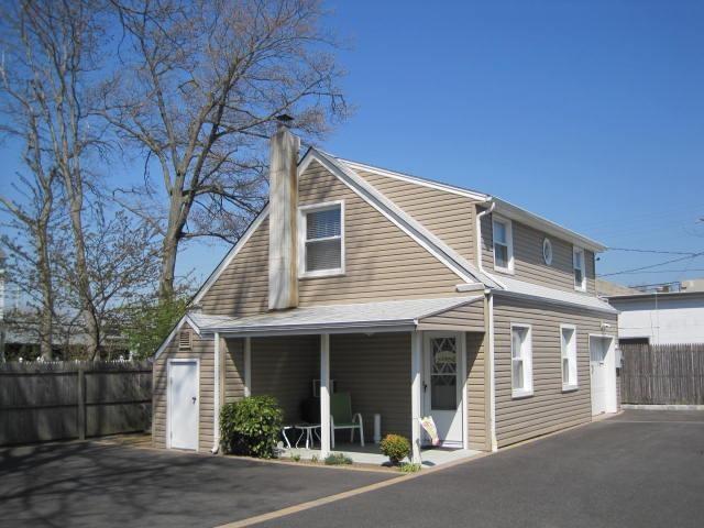 2262 Centre Ave in Bellmore, NY - Building Photo - Building Photo