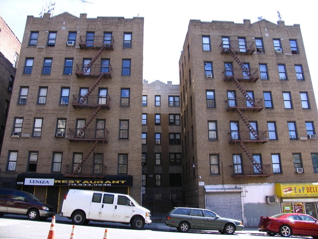 373 E 188th St in Bronx, NY - Foto de edificio - Building Photo