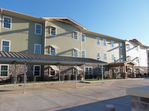 Riverview Senior Residences in Hutchinson, KS - Foto de edificio - Building Photo