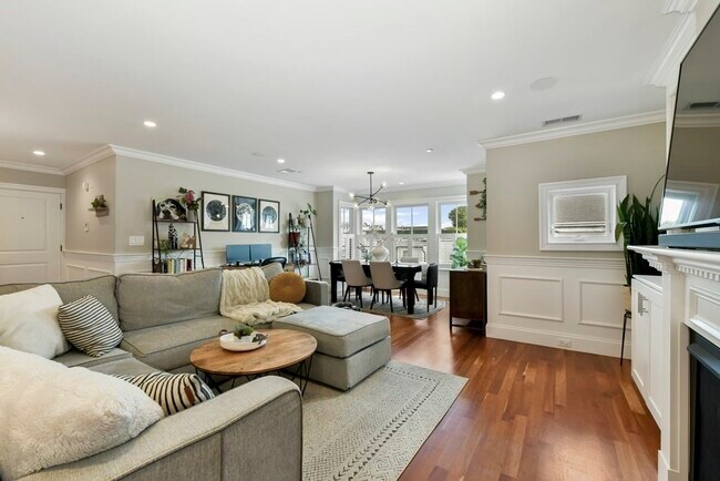 49 L St, Unit 5 in Boston, MA - Foto de edificio - Building Photo